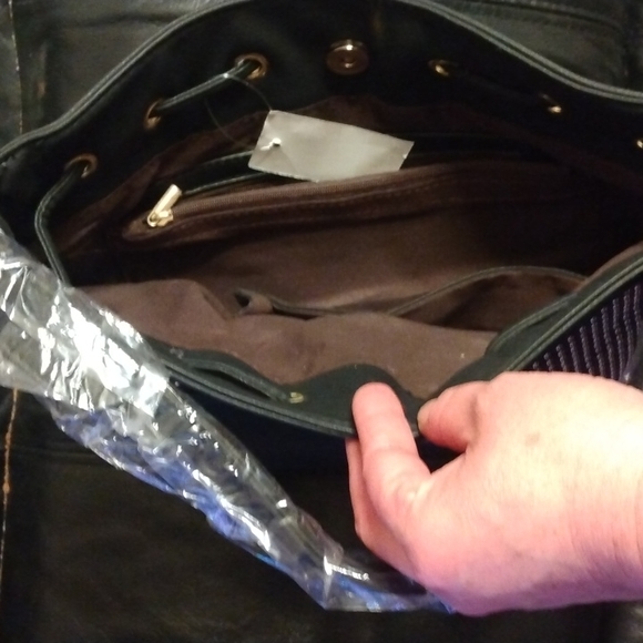 Black leatherette studded cross body purse NEW - Picture 10 of 12